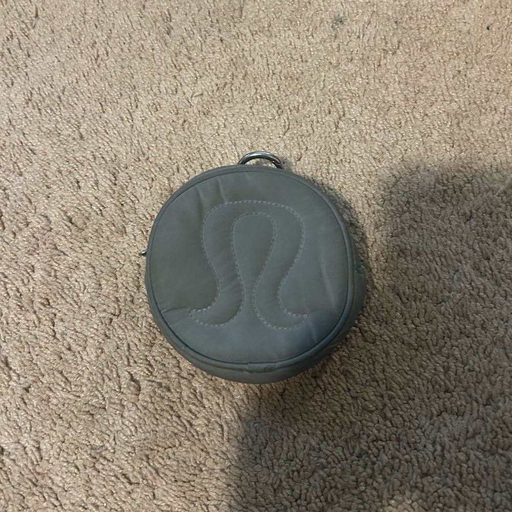 lululemon athletica Round Key & Card Holder in Gray